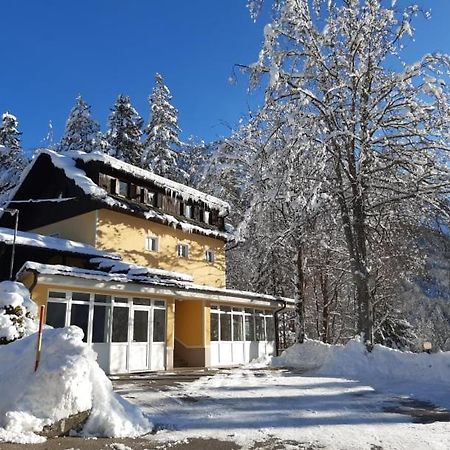 Rooms Barovc By The Lake Jasna Kranjska Gora Exterior foto The station building in 2013
