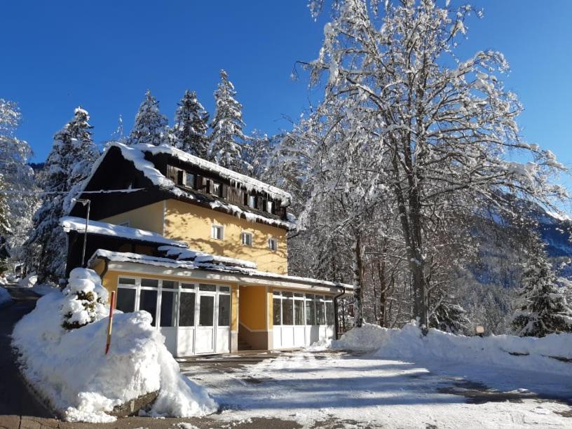 Rooms Barovc By The Lake Jasna Kranjska Gora Exterior foto The station building in 2013