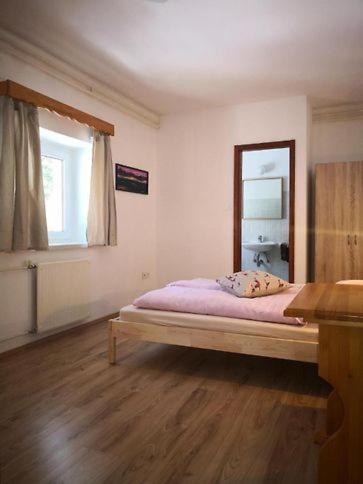 Rooms Barovc By The Lake Jasna Kranjska Gora Exterior foto A room at the hostel