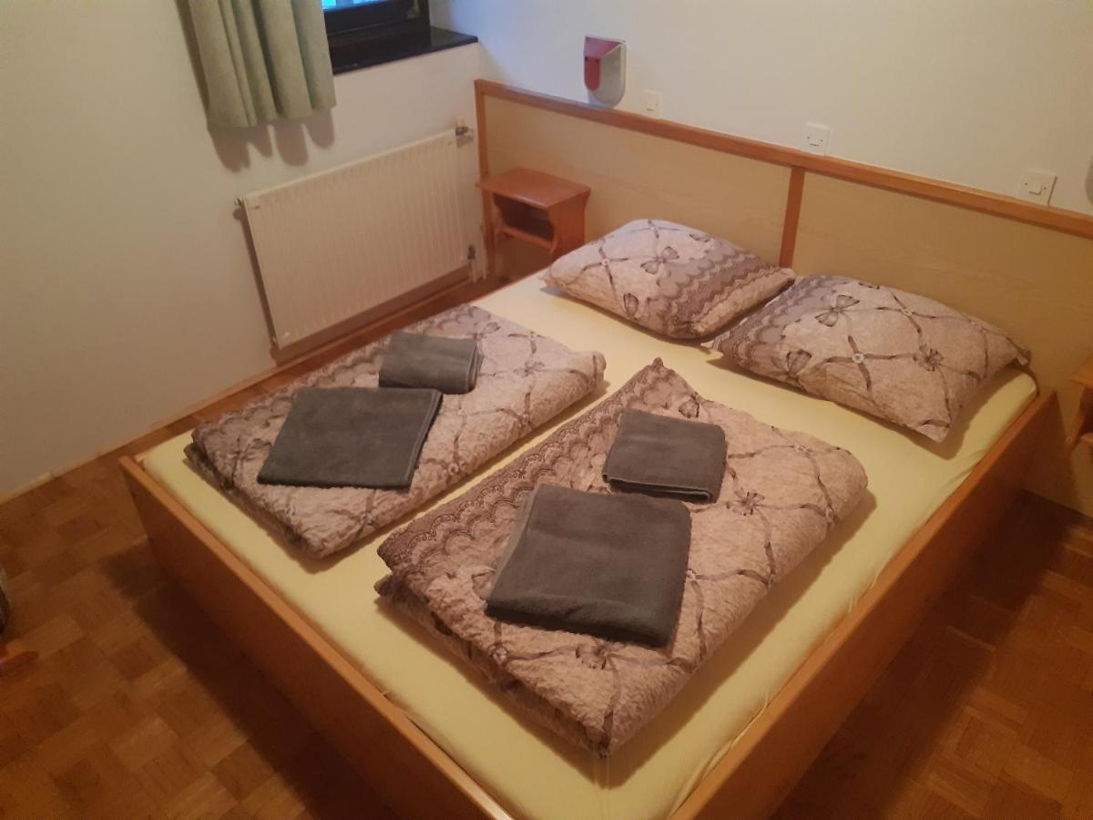 Rooms Barovc By The Lake Jasna Kranjska Gora Exterior foto A futon bed