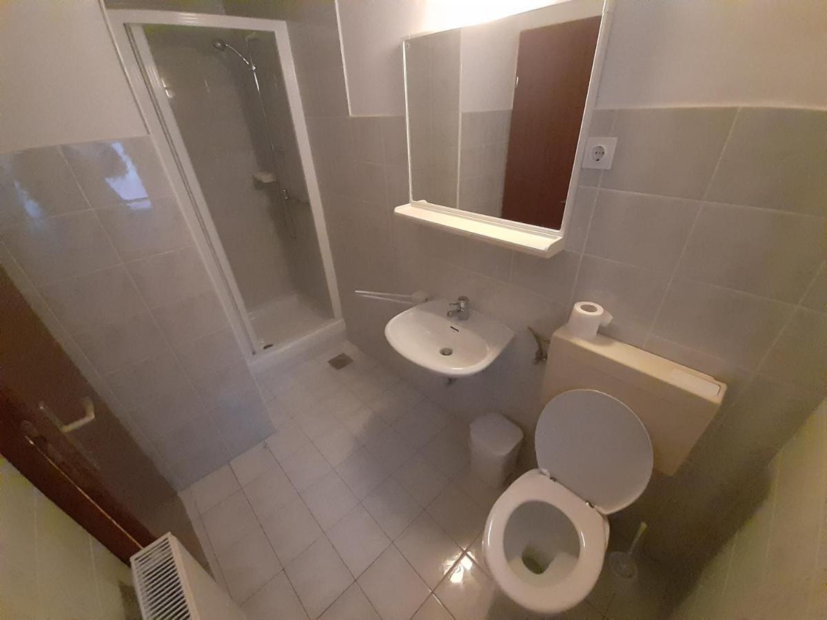 Rooms Barovc By The Lake Jasna Kranjska Gora Exterior foto Bathroom in a typical apartment